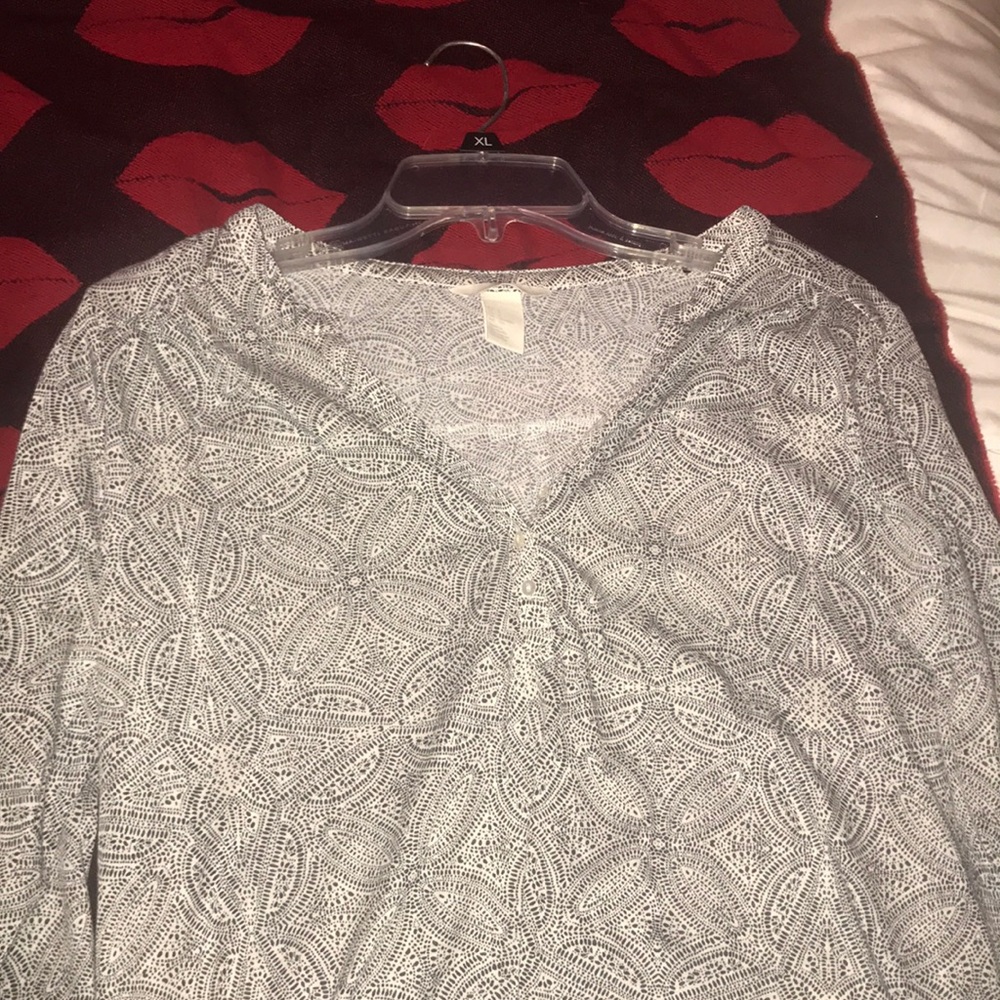 long sleeve black and white print shirt